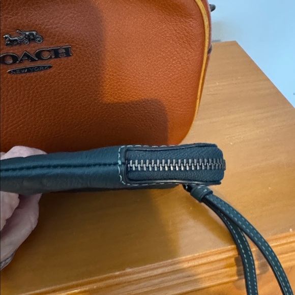 Coach Embossed Dark Green Corner Zip Wristlet
NWOT - Picture 6 of 7